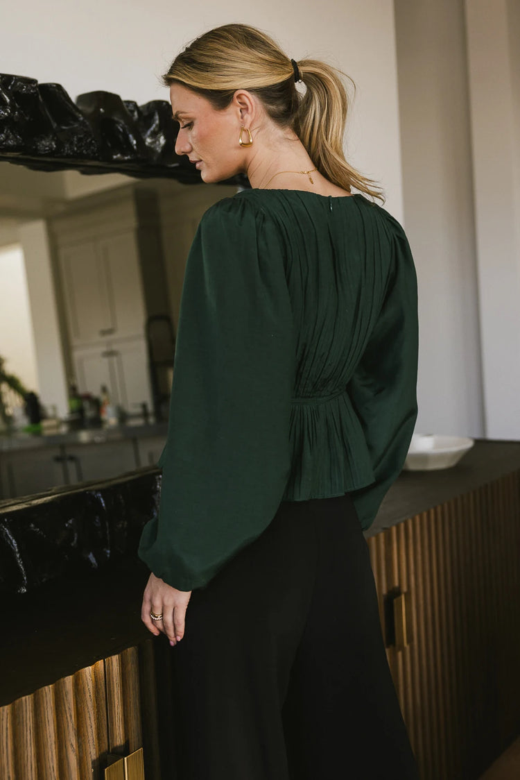 Woven pleated blouse in green 
