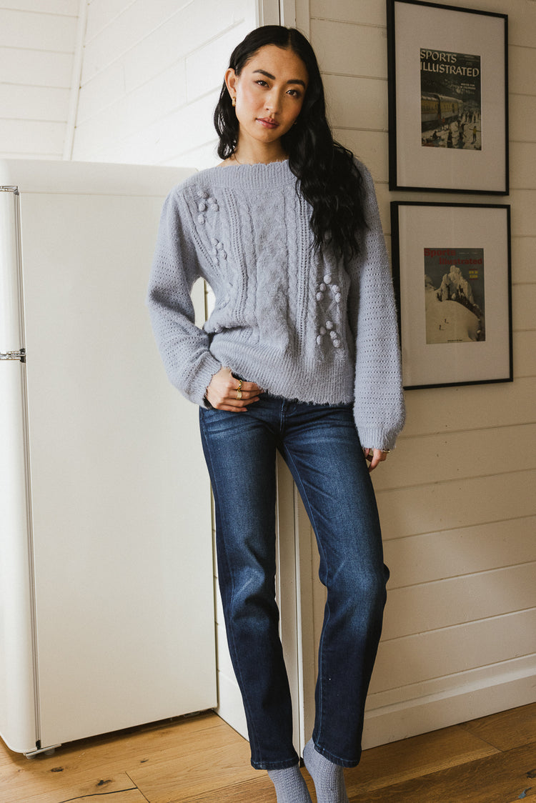 Sweater paired with a dark blue jeans 