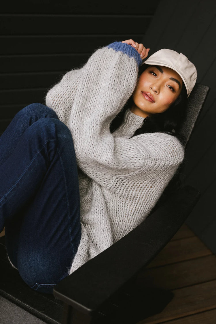 Knit sweater in grey 