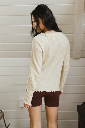 Wavy hem top in oatmeal 