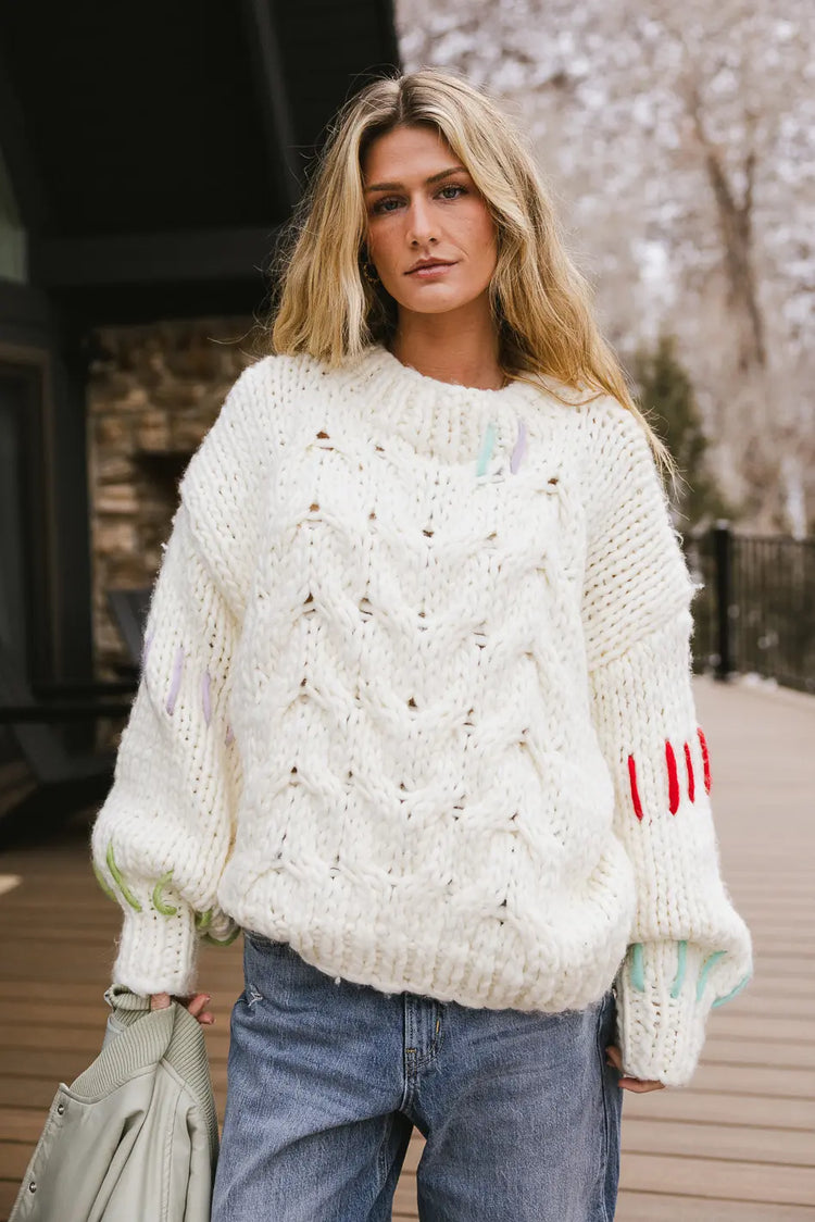 Round neck knit sweater in cream 