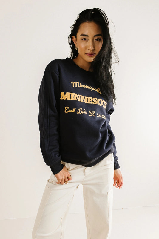 Embroidered sweater in navy blue 