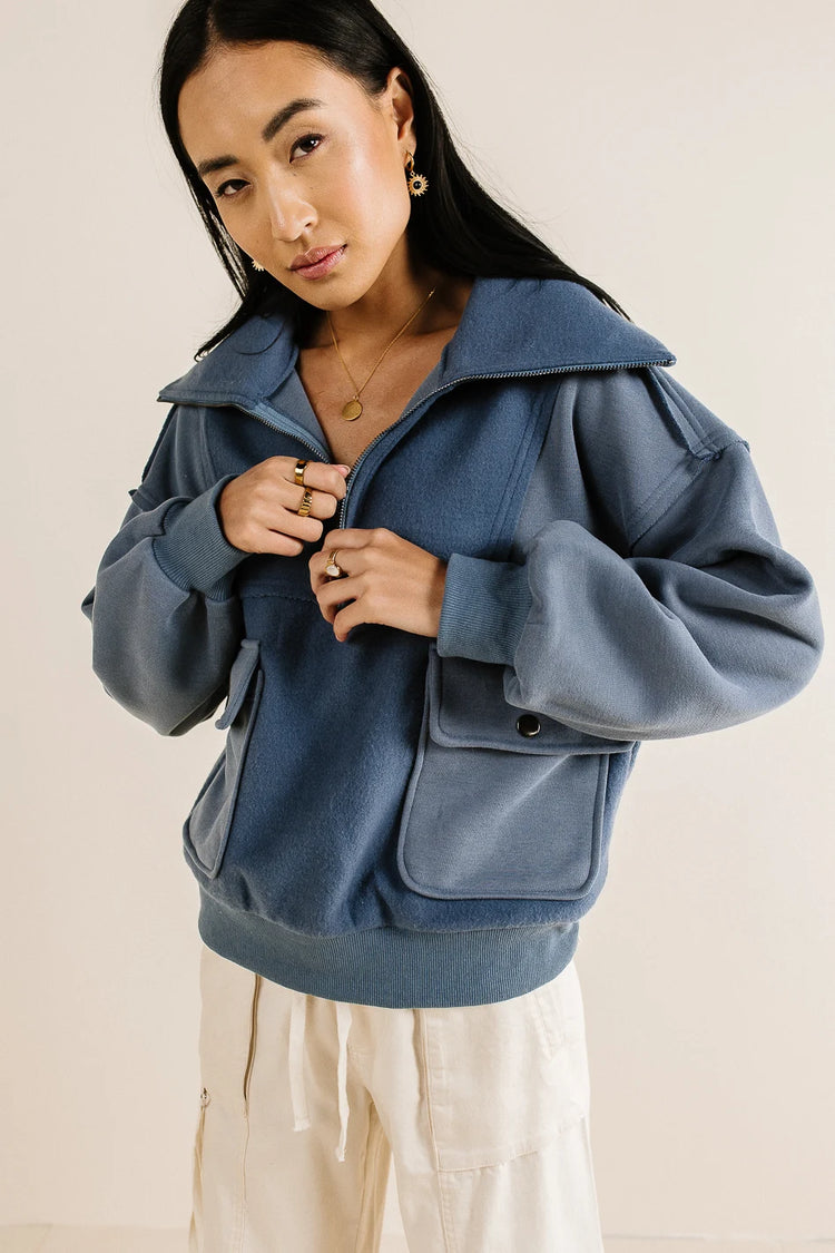 Ribbed cuff sleeves jacket in blue 