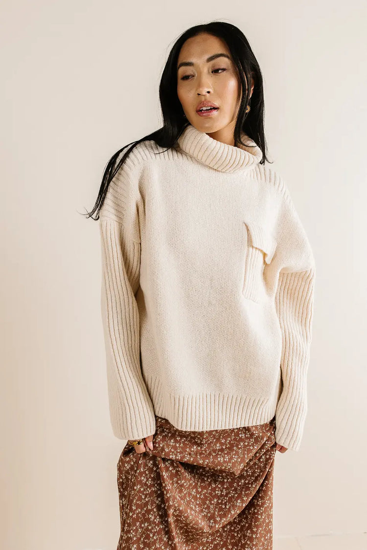 Ribbed turtleneck sweater in cream 