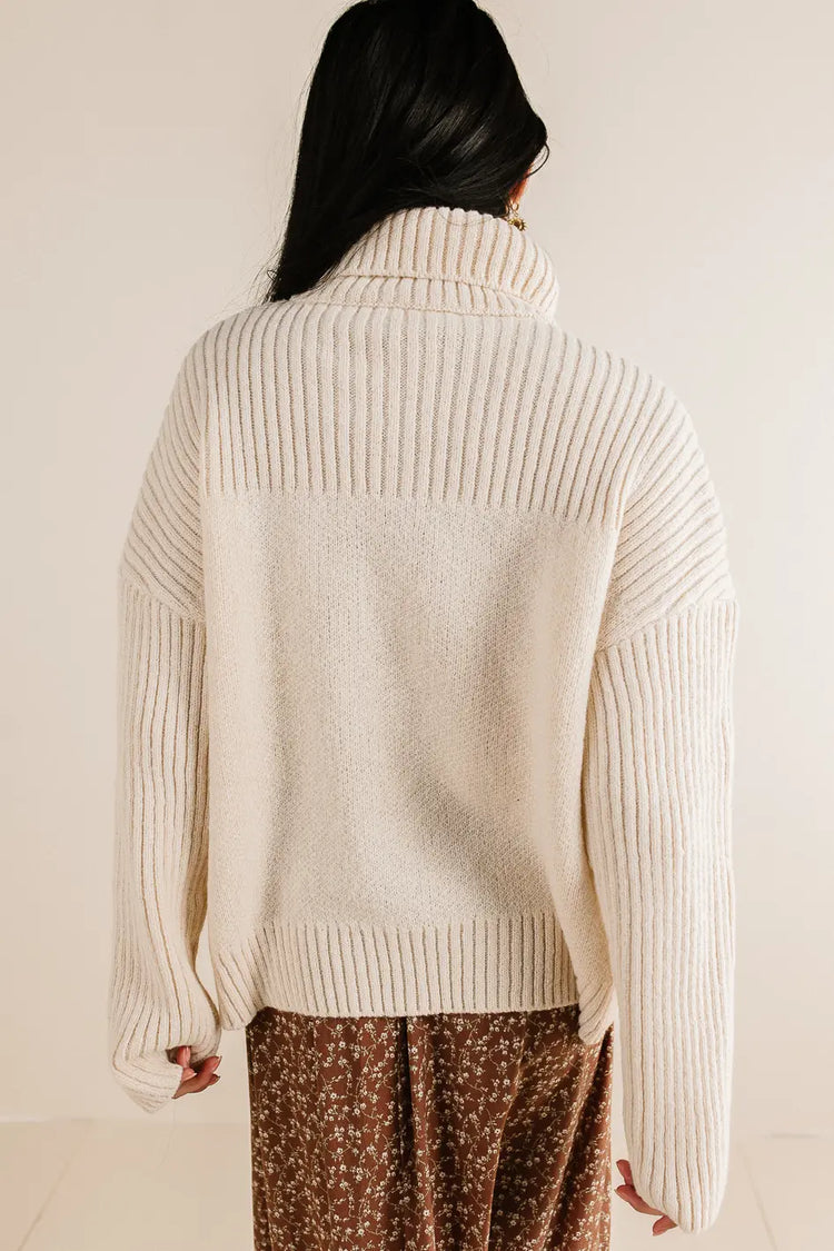 Ribbed sleeves turtleneck sweater in cream 