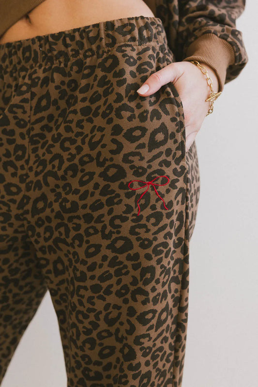 Two hand pockets sweatpants in leopard print 