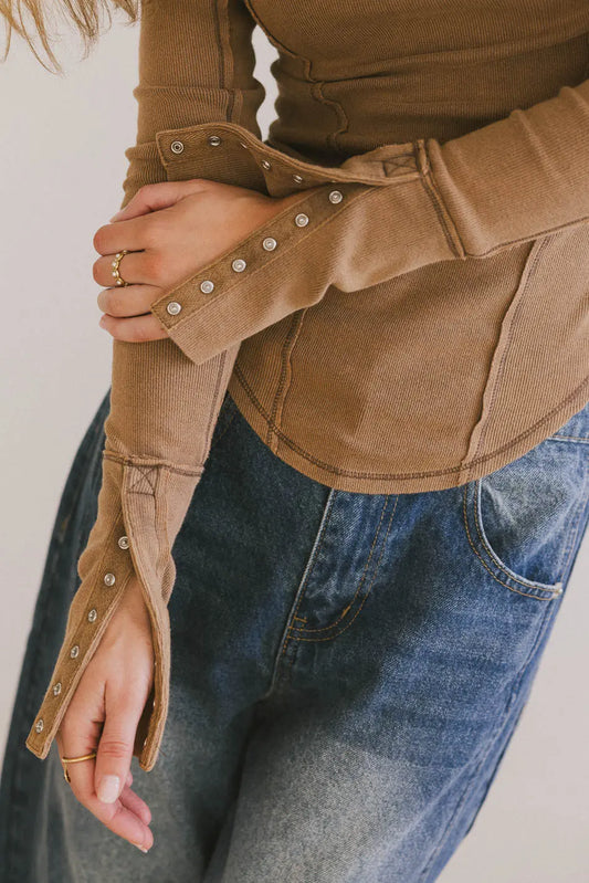 Button cuff sleeves top in brown 