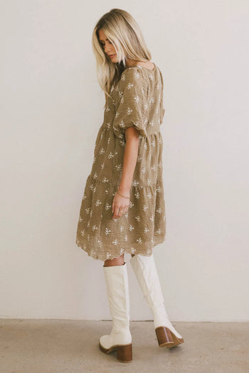 Tired dress in mustard 