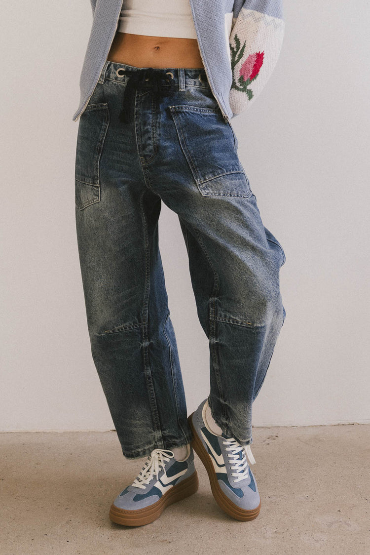 MEDIUM WASH BARREL DENIM