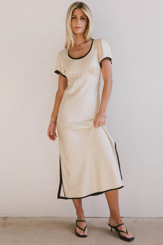 Round neck dress in cream 