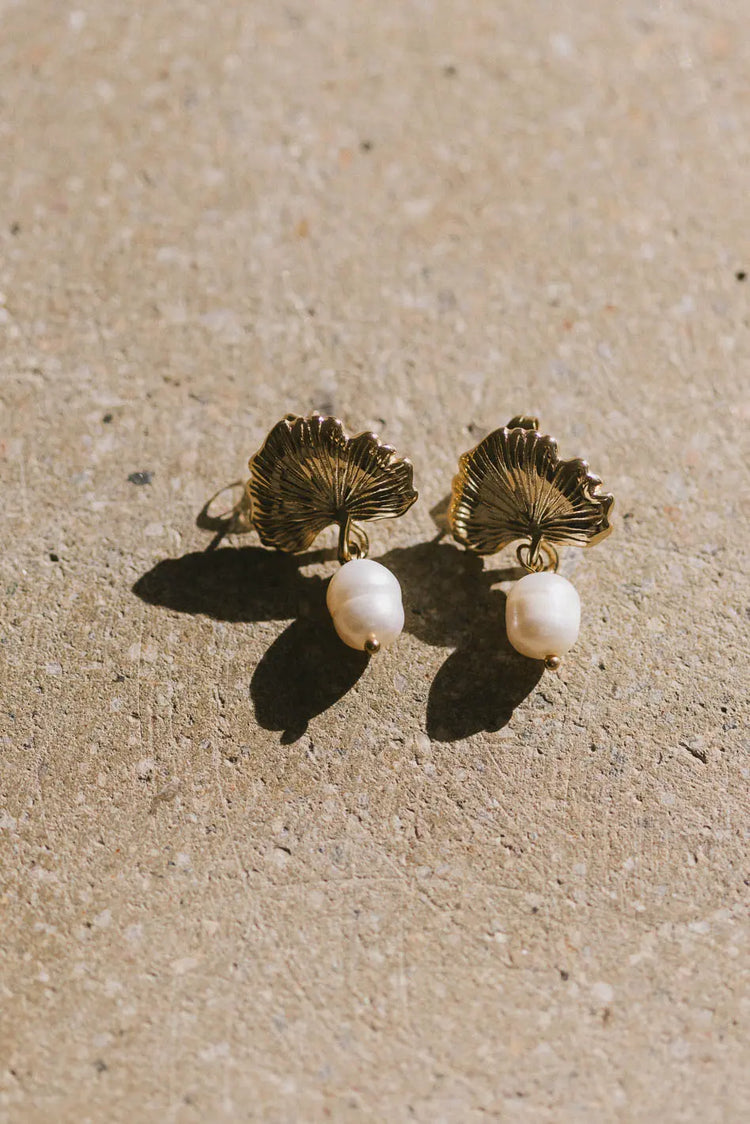 Pearl earrings 