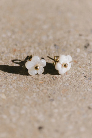 Annika Pearly Flower Earrings