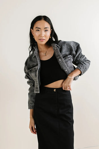 Cropped denim jacket in black 