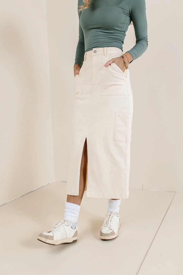 Two hand pockets cargo skirt in cream 