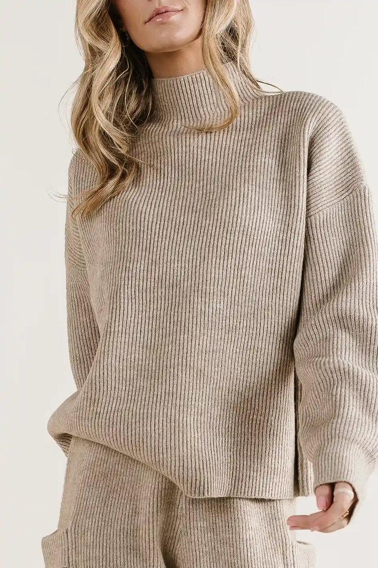Ribbed mock neck sweater in sand 