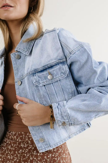 Front pockets denim cropped jacket 