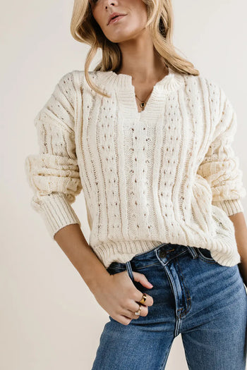 Round neck sweater in cream 