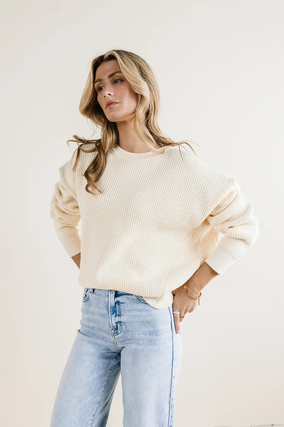 Round neck sweater in ivory 