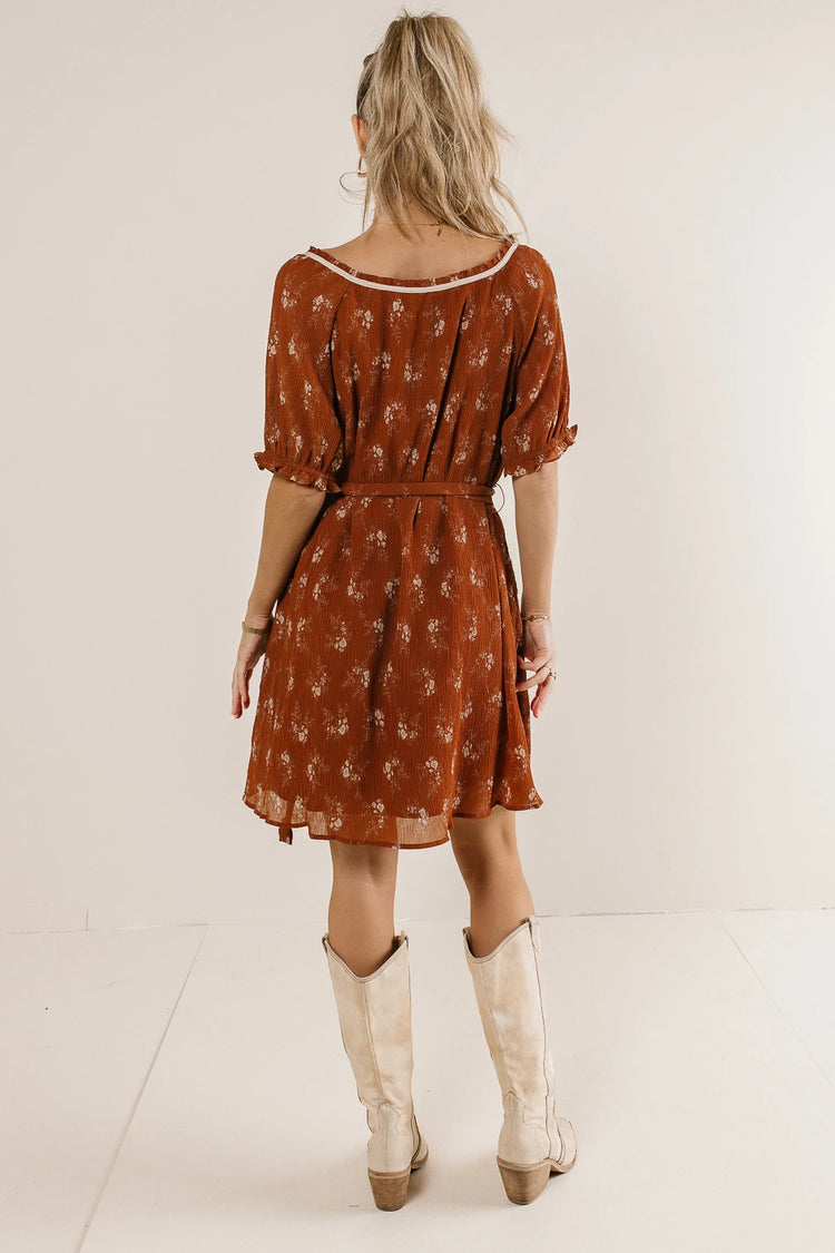 Short sleeves floral dress in rust 