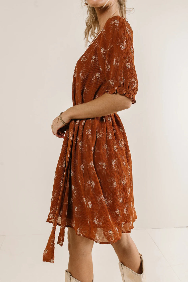 Elastic cuff sleeves floral dress in rust 
