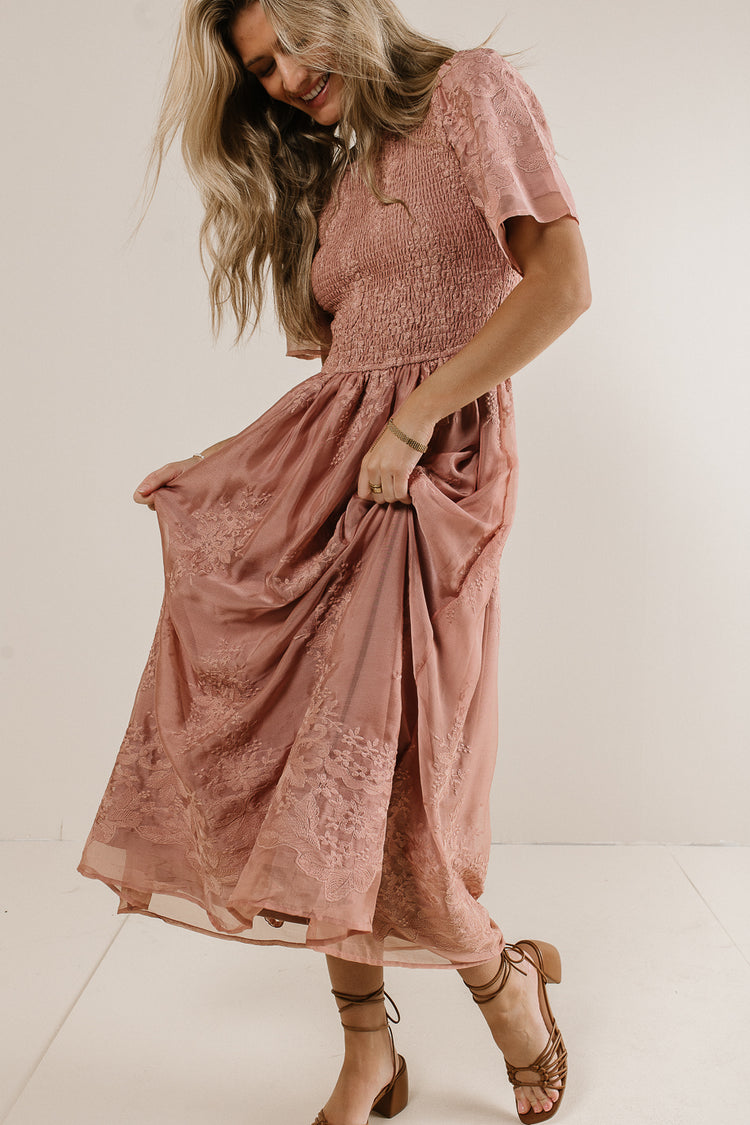embroidered dress in rose