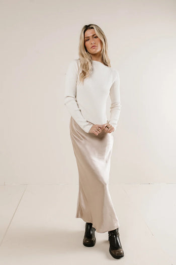 Dress in champagne with sweater 