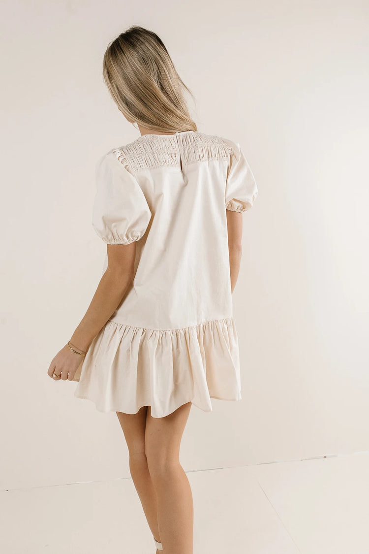 Short sleeves dress in cream 