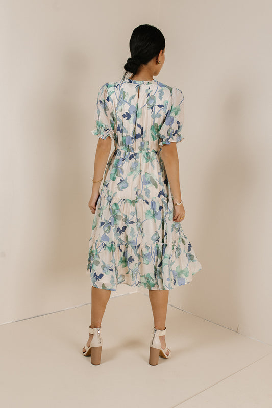 flowy midi dress with short sleeve in floral print