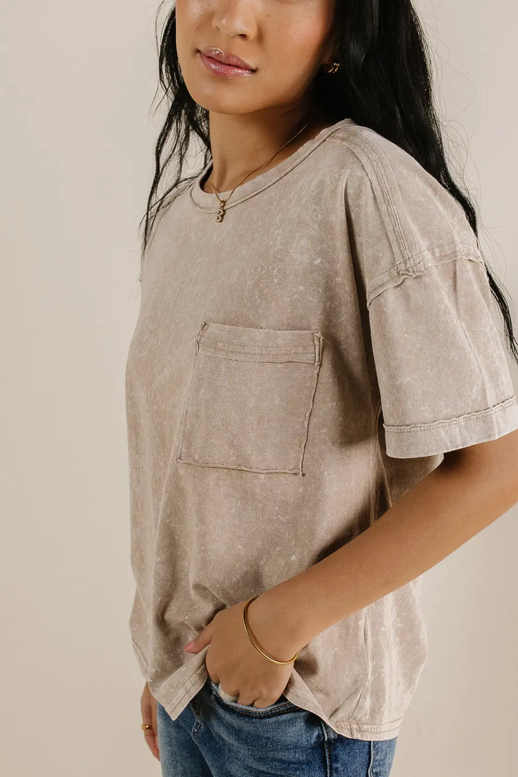 One side pocket top in taupe 