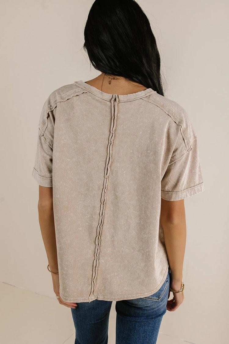 Back middle line design top in taupe 