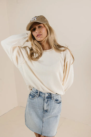 Round neck sweatshirt in cream 