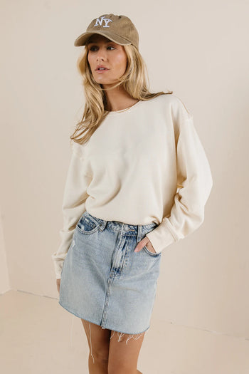 non stretchy sweatshirt in cream 
