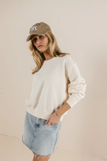 Round neck sweatshirt in cream 
