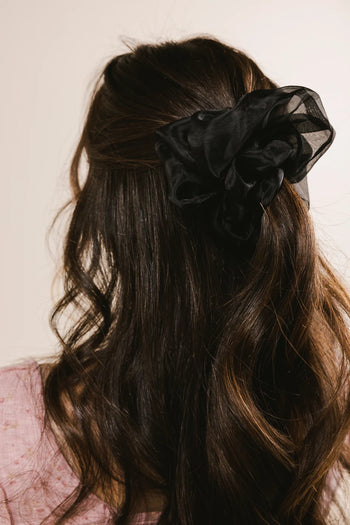 Organza scrunchie in black 