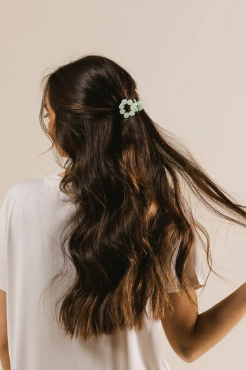 Claw hair clip in light green 