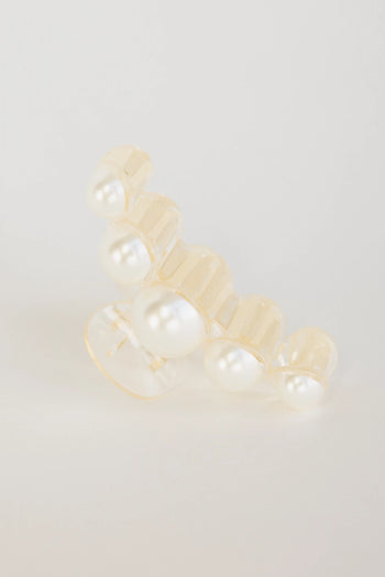 Pearl hair clip 