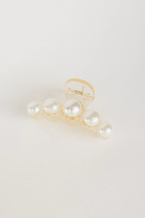 Oversized Pearl Claw Clip in Medium