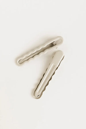 Wavy Hair Clip in Grey