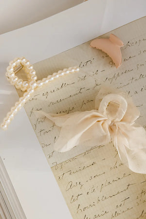 Pearl Loop Claw Clip