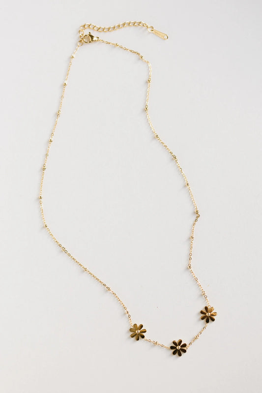 Three flower necklace in gold 