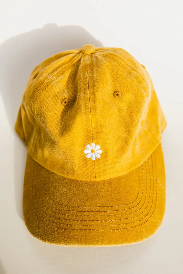 Daisy cap in mustard 