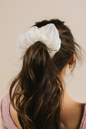 Scrunchie in cream 