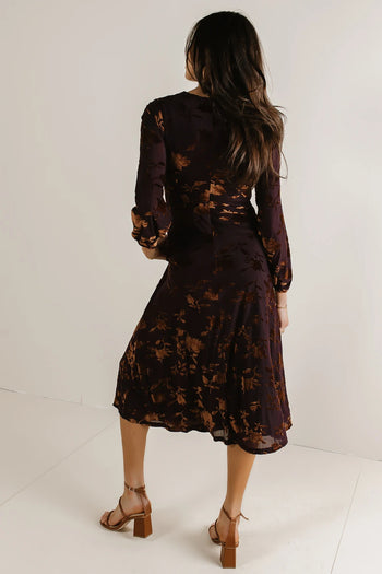 Back zipper closure dress in brown 