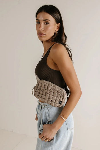 Sleeveless tank in brown 