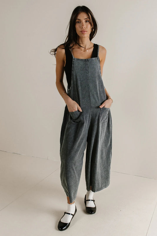 Two front pockets jumpsuit in charcoal 