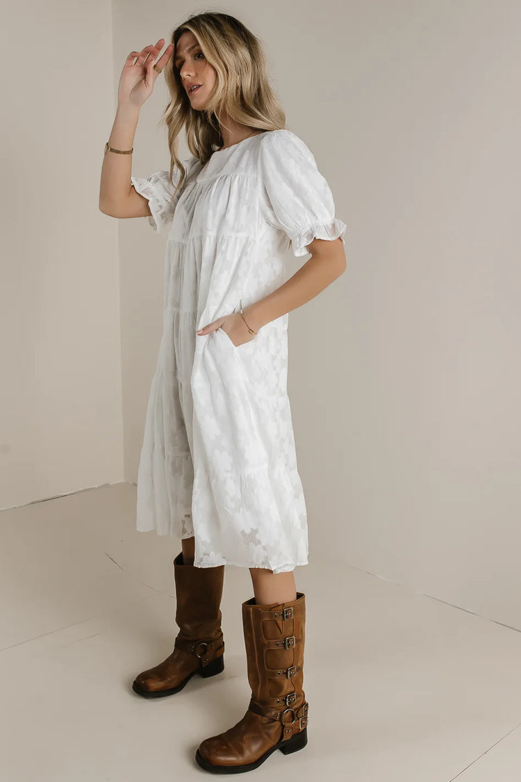 Two hand pockets midi dress in white 