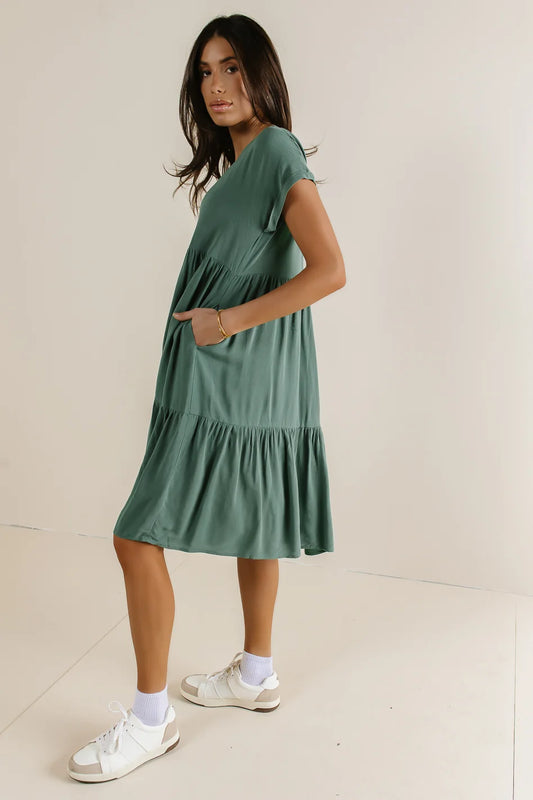 Two hand pockets dress in green 