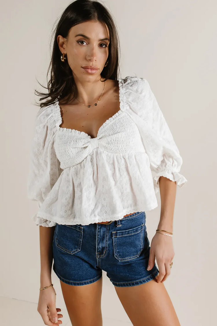 Elastic cuff sleeves top in blouse 