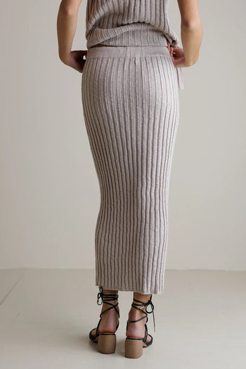 Elastic waist skirt in taupe 