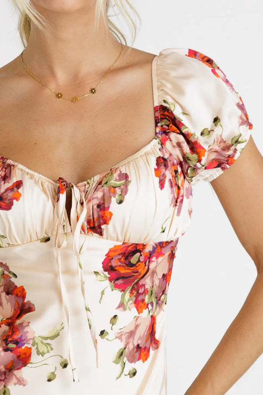 Short sleeves floral dress in cream 
